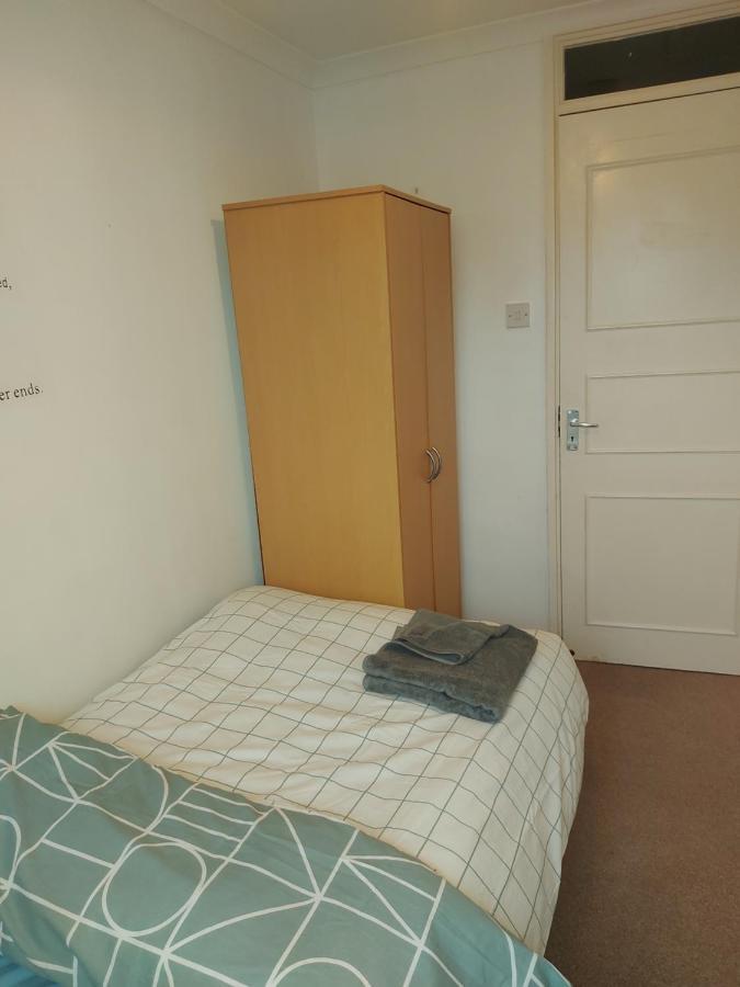 Spacious And Serene Stay Near Milton Keynes Centre Willen Esterno foto