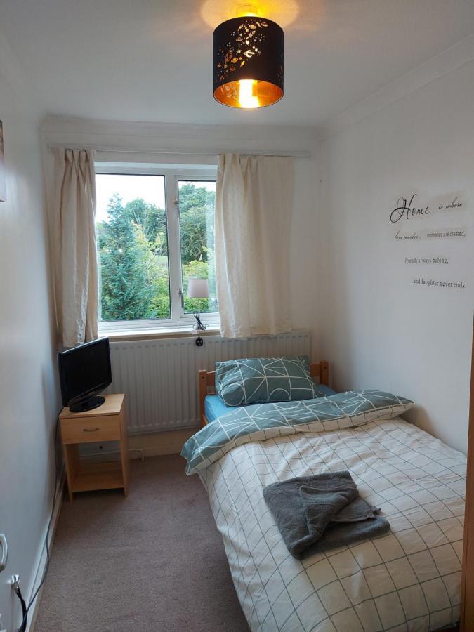 Spacious And Serene Stay Near Milton Keynes Centre Willen Esterno foto