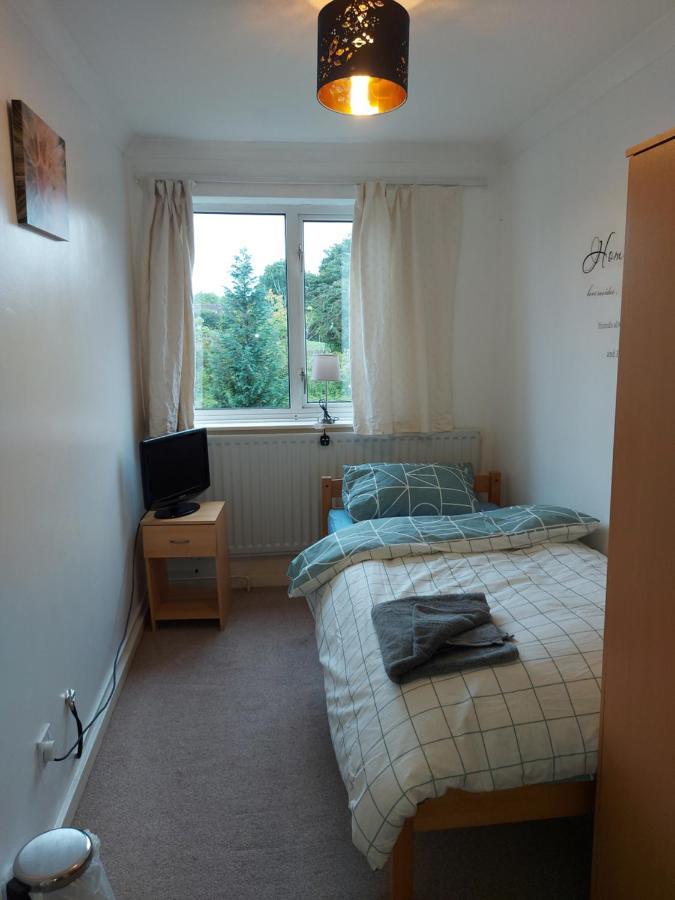Spacious And Serene Stay Near Milton Keynes Centre Willen Esterno foto