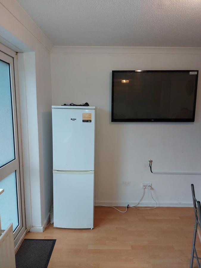 Spacious And Serene Stay Near Milton Keynes Centre Willen Esterno foto