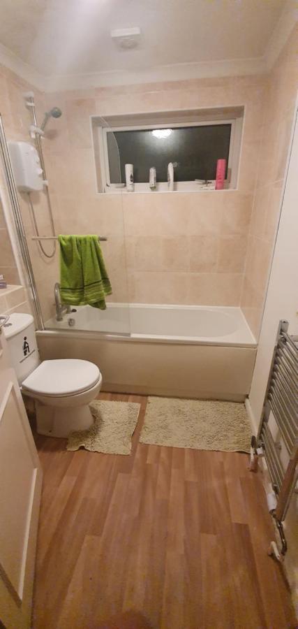 Spacious And Serene Stay Near Milton Keynes Centre Willen Esterno foto