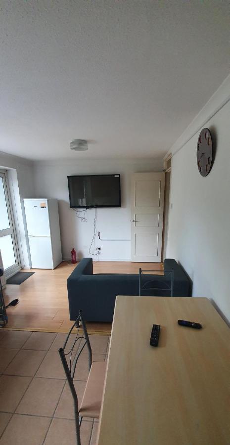 Spacious And Serene Stay Near Milton Keynes Centre Willen Esterno foto