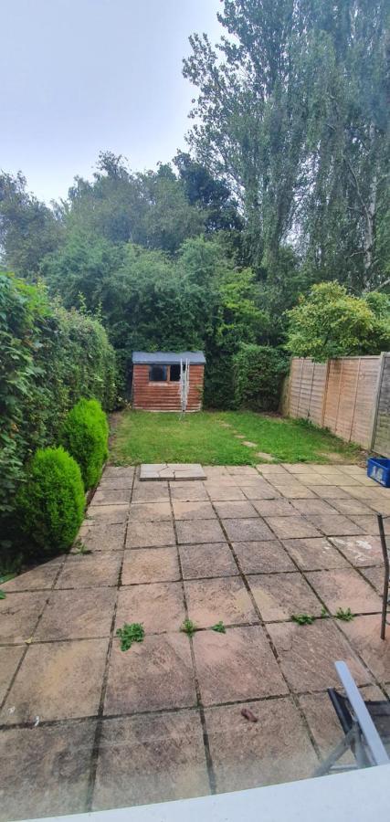 Spacious And Serene Stay Near Milton Keynes Centre Willen Esterno foto