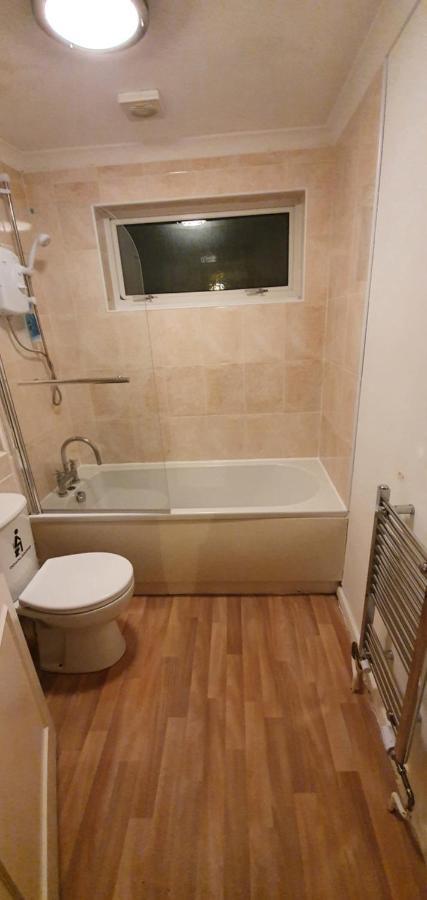 Spacious And Serene Stay Near Milton Keynes Centre Willen Esterno foto