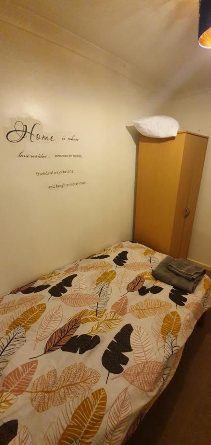 Spacious And Serene Stay Near Milton Keynes Centre Willen Esterno foto