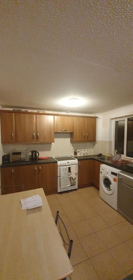 Spacious And Serene Stay Near Milton Keynes Centre Willen Esterno foto