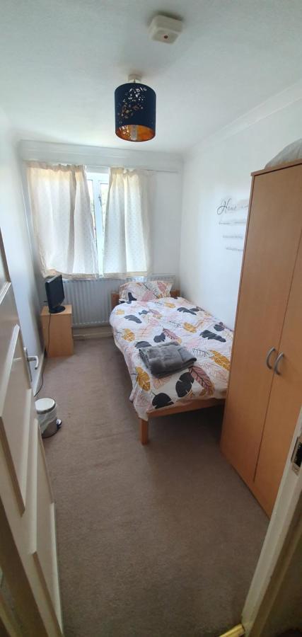 Spacious And Serene Stay Near Milton Keynes Centre Willen Esterno foto