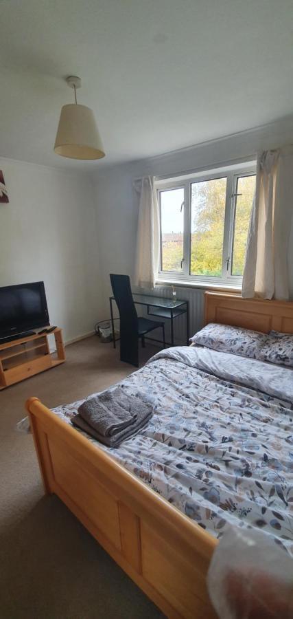 Spacious And Serene Stay Near Milton Keynes Centre Willen Esterno foto