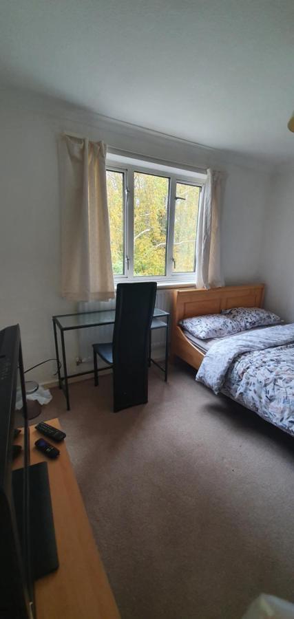 Spacious And Serene Stay Near Milton Keynes Centre Willen Esterno foto